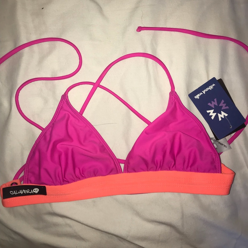 without walls swim suit top size Small